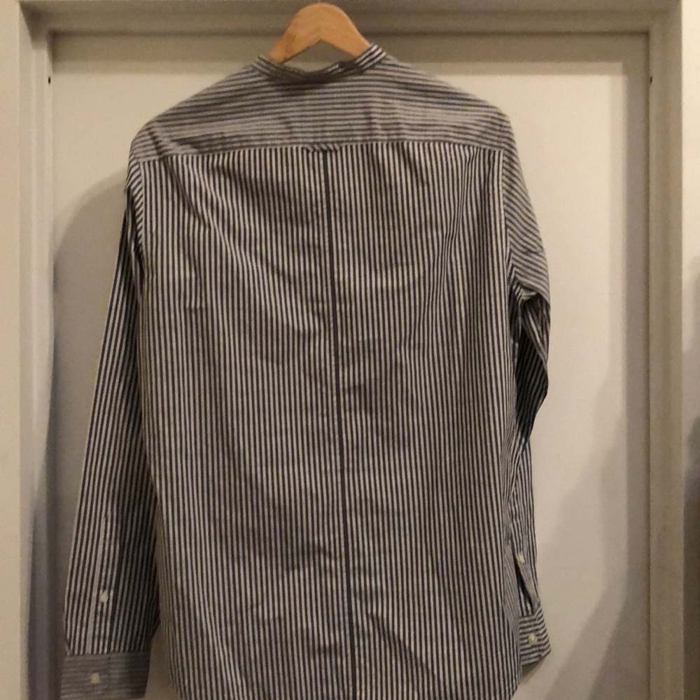 Like new Asian collar Vince shirt - Picture 4 of 5